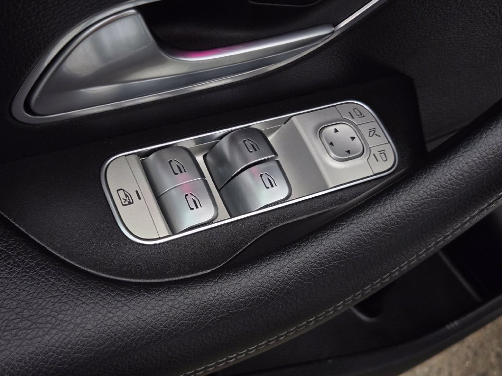 Used 2024 Mercedes-Benz GLS 450 4MATIC image 11
