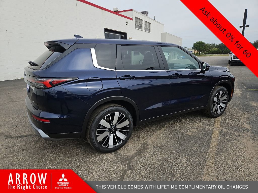 New 2025 Mitsubishi Outlander SE image 14