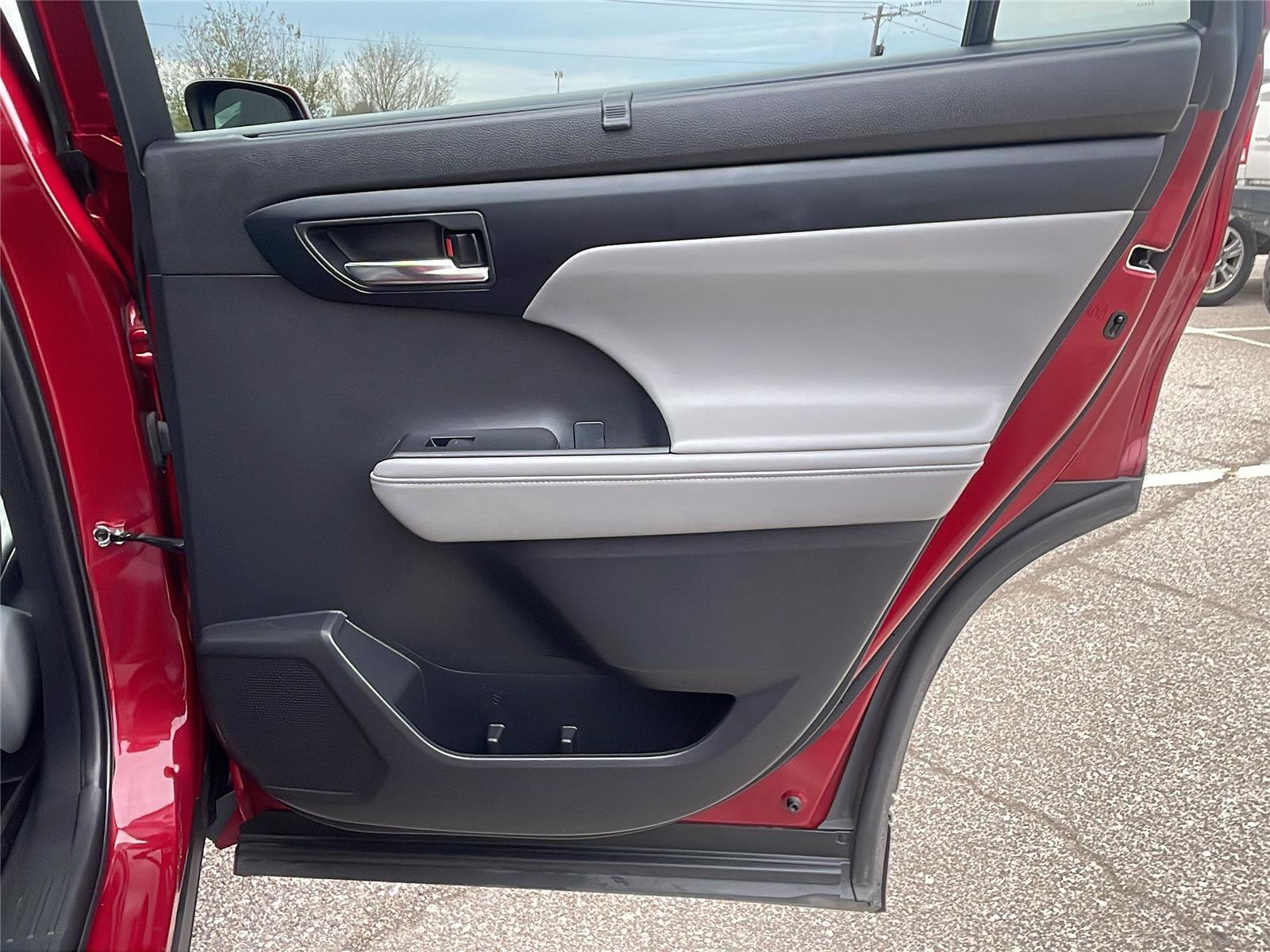 Used 2022 Toyota Highlander XLE image 15