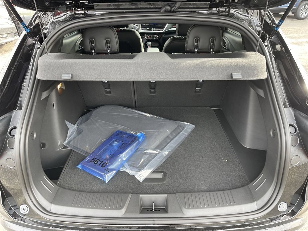 New 2026 Chevrolet Trax RS w/ Sunroof Package image 23