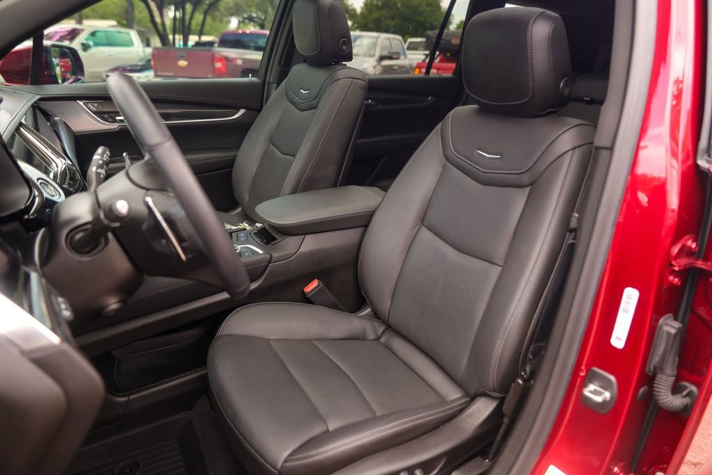 Certified 2024 Cadillac XT6 Sport w/ Technology Package AWD/4WD image 7