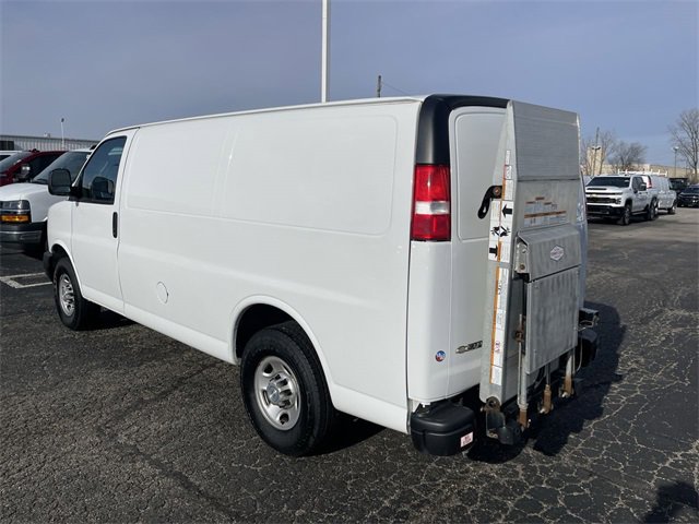 Used 2021 Chevrolet Express 3500 w/ Driver Convenience Package image 9