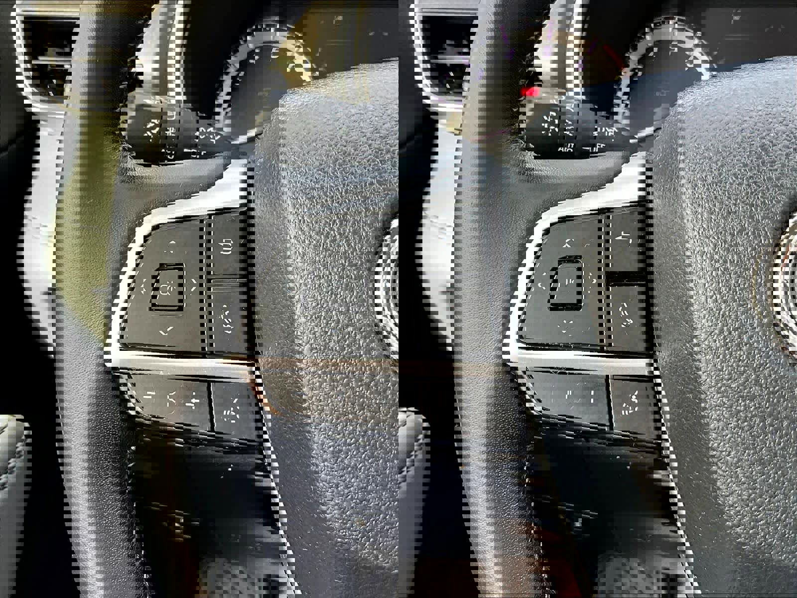 Used 2023 Toyota Highlander XLE image 24