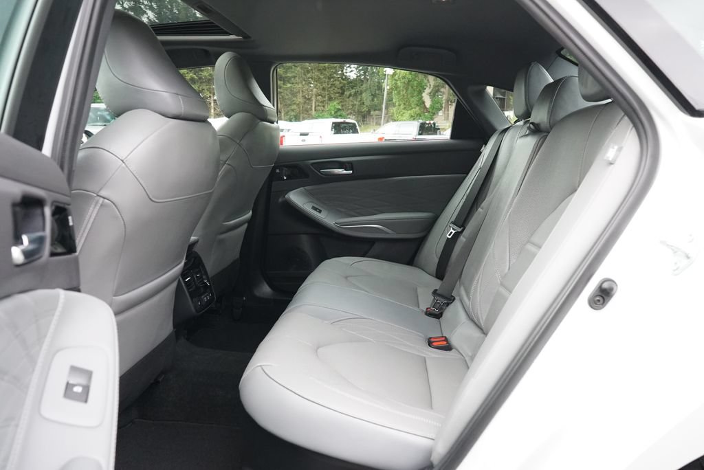 Used 2022 Toyota Avalon Limited w/ Advanced Safety Package FWD image 11