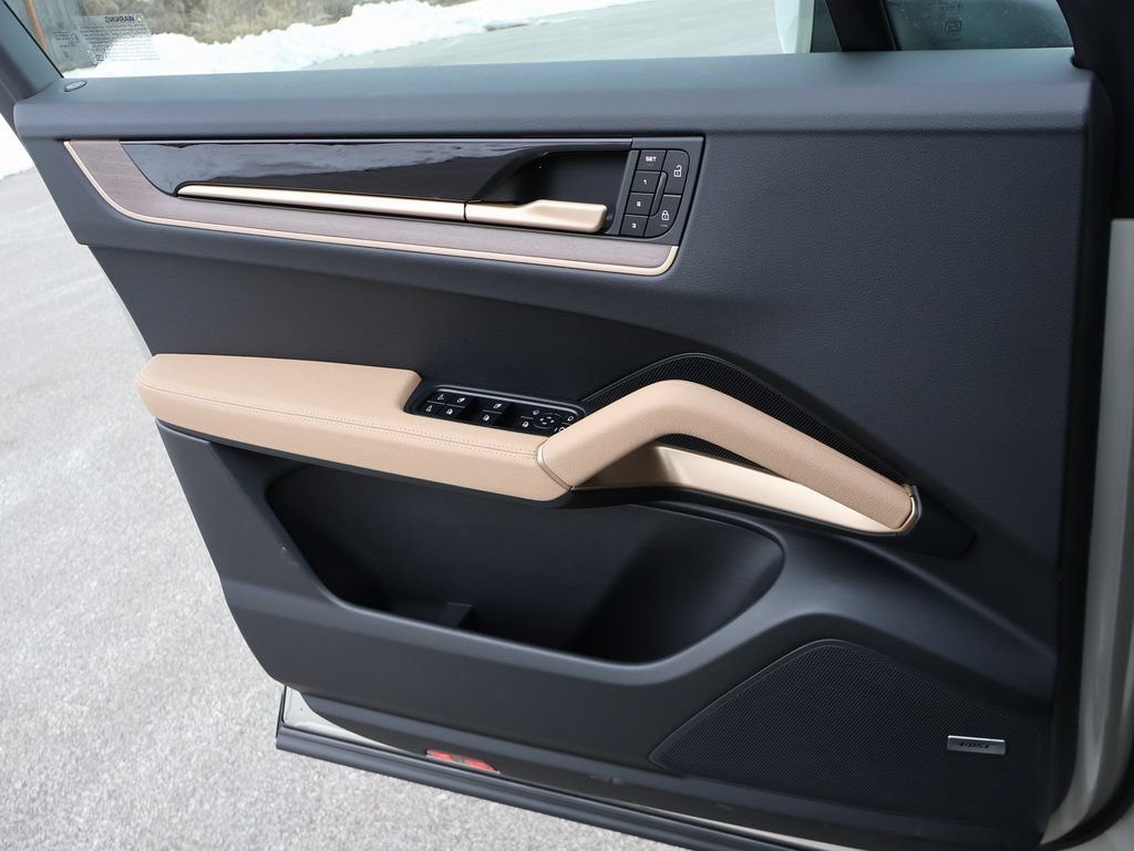 New 2026 Porsche Cayenne Coupe AWD/4WD image 35