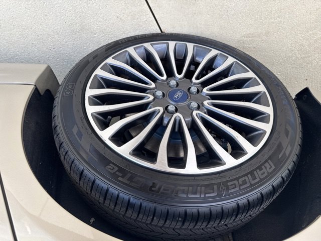 Used 2017 Ford Fusion SE w/ Fusion SE Technology Package FWD image 34