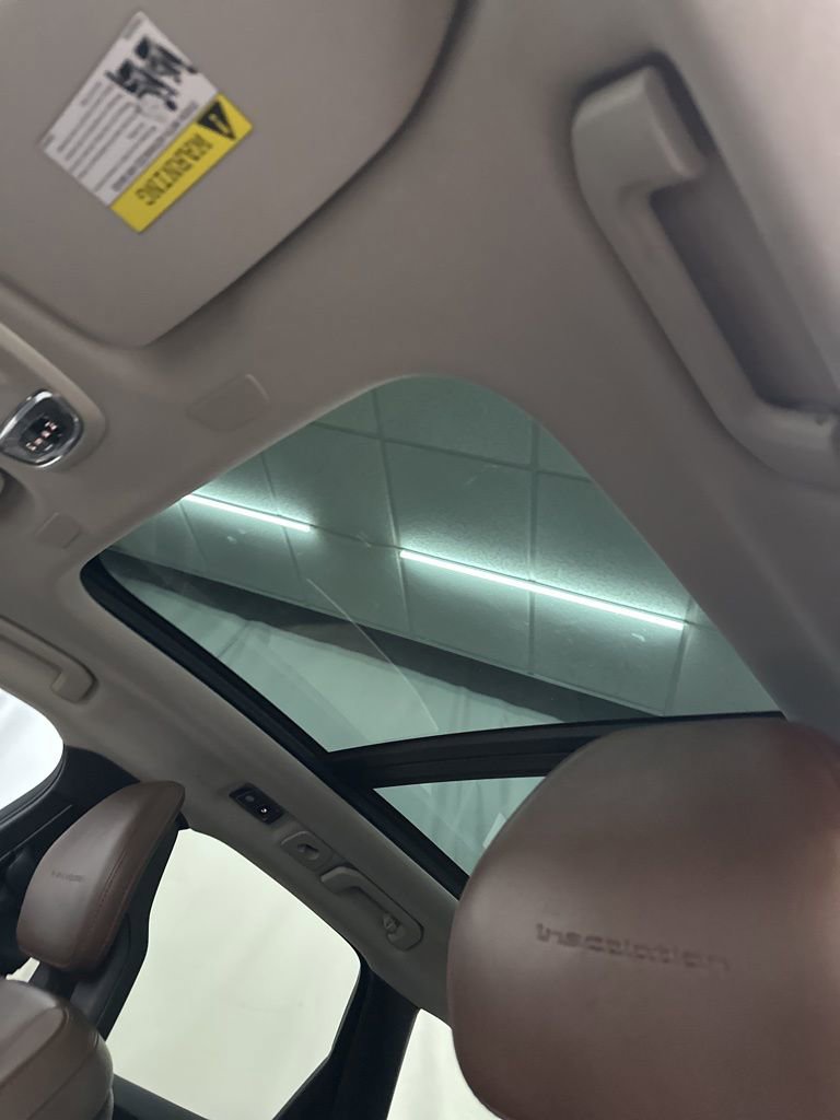 Used 2018 Volvo XC60 T6 Inscription w/ Luxury Seat Package image 17