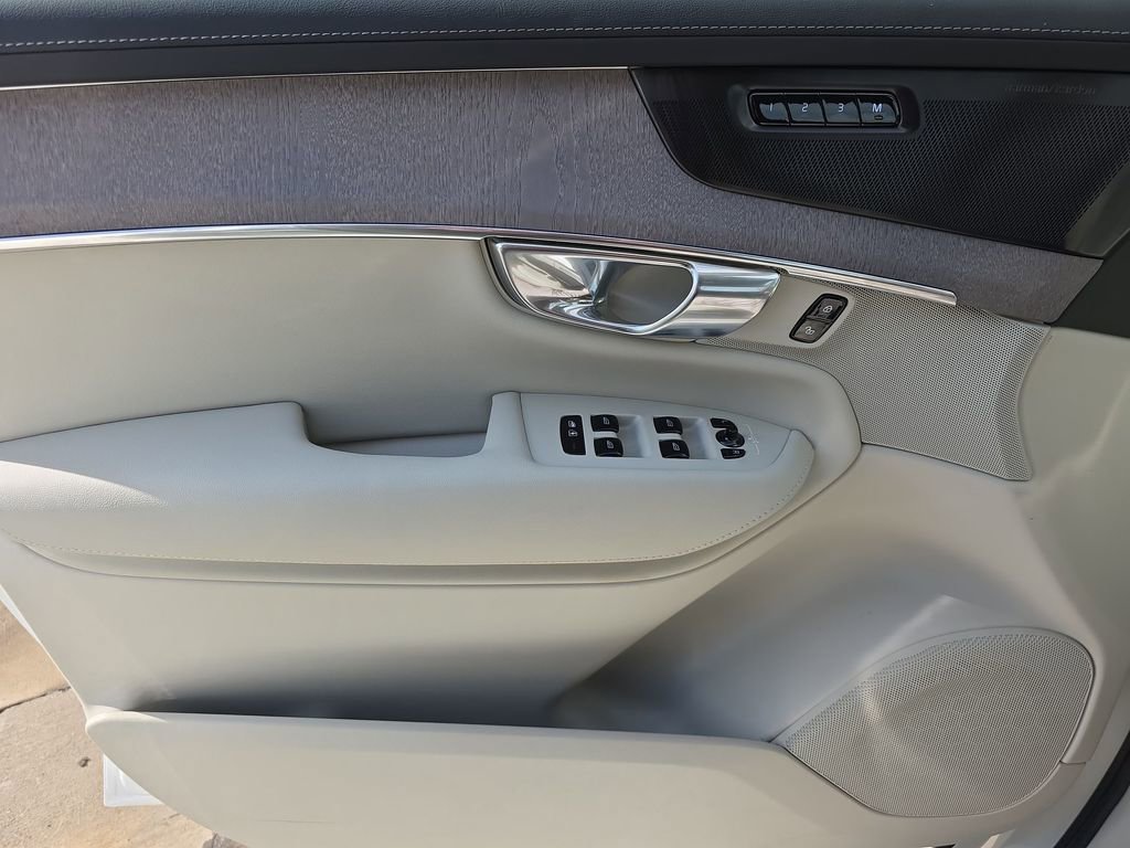 New 2026 Volvo XC90 T8 Ultra w/ Protection Package Premier image 37