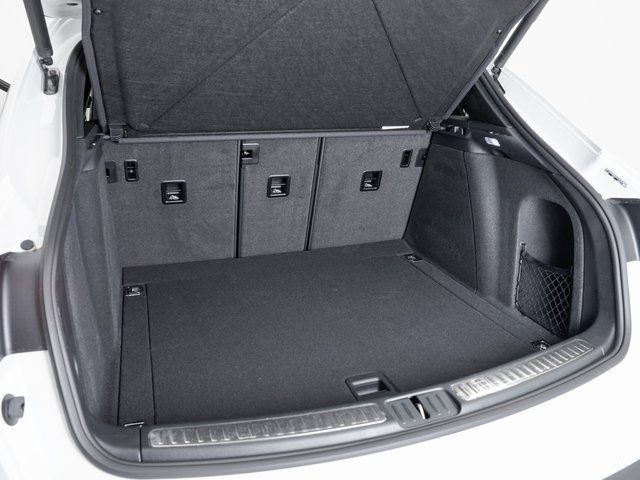 Certified 2025 Porsche Macan AWD/4WD image 26