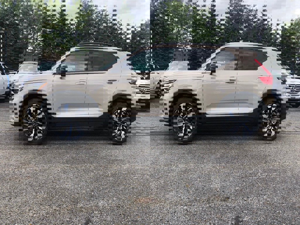 New 2026 Volvo XC40 B5 Ultra w/ Protection Package Premier image 7