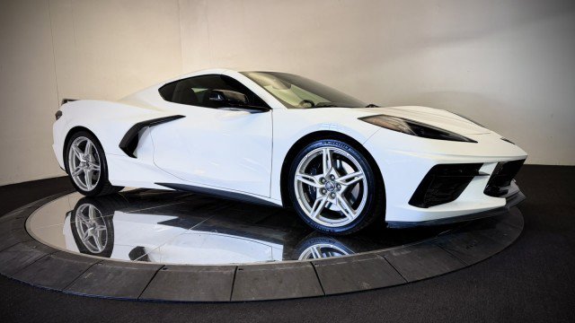Used 2023 Chevrolet Corvette Stingray Premium Cpe w/ Z51 Performance Package image 17