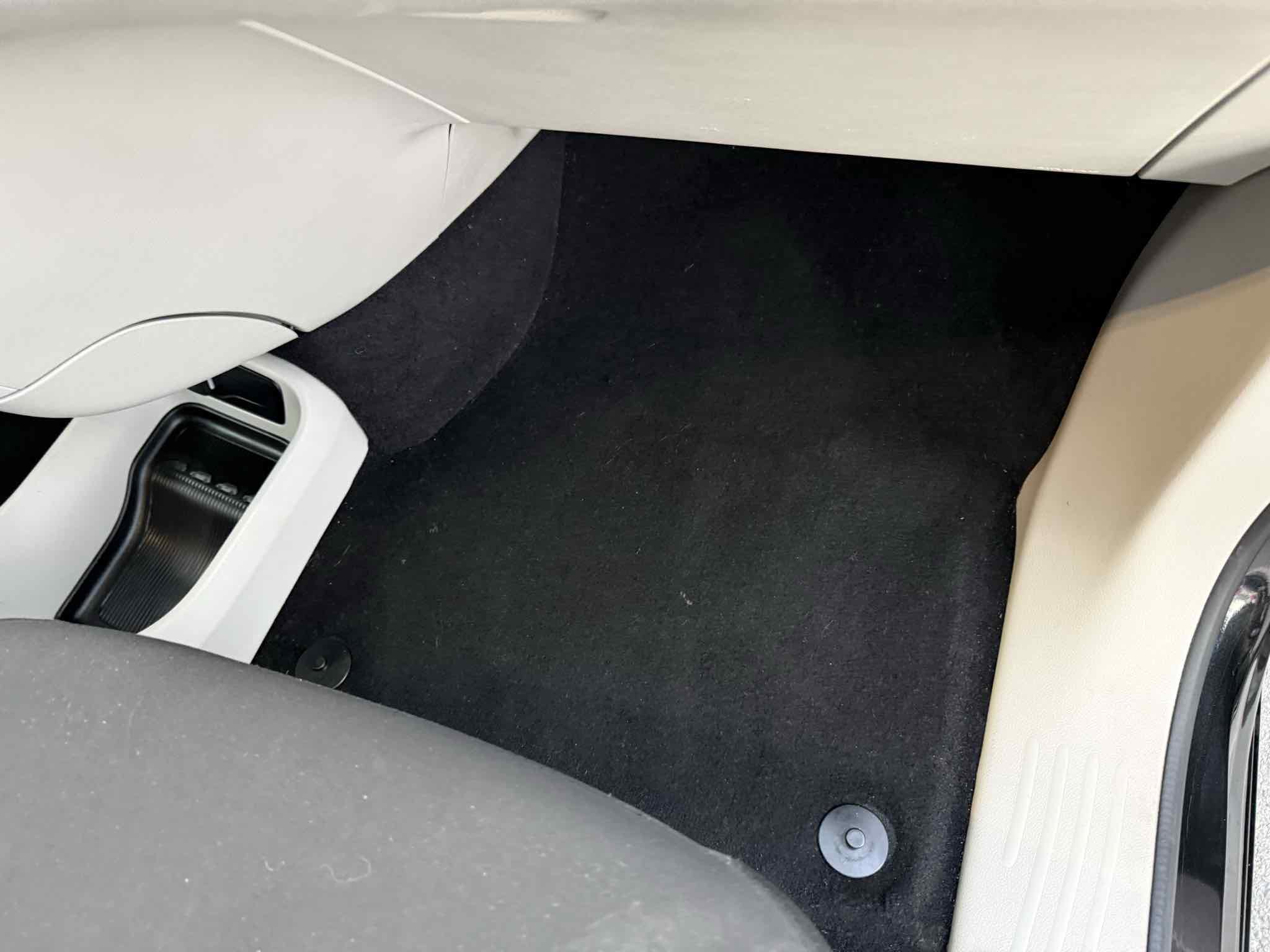 Used 2023 Chrysler Voyager LX image 20