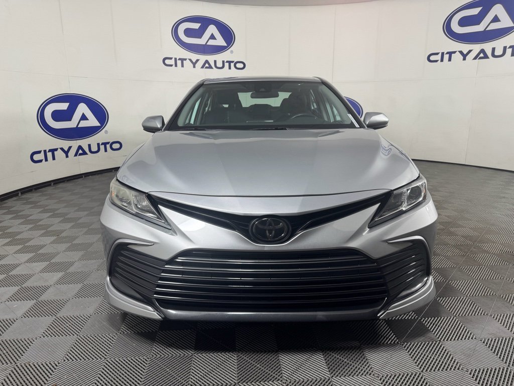 Used 2021 Toyota Camry LE image 9
