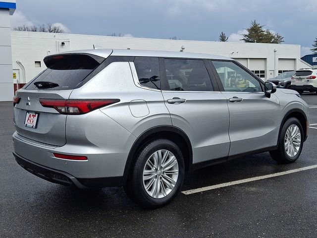 Used 2022 Mitsubishi Outlander ES image 6