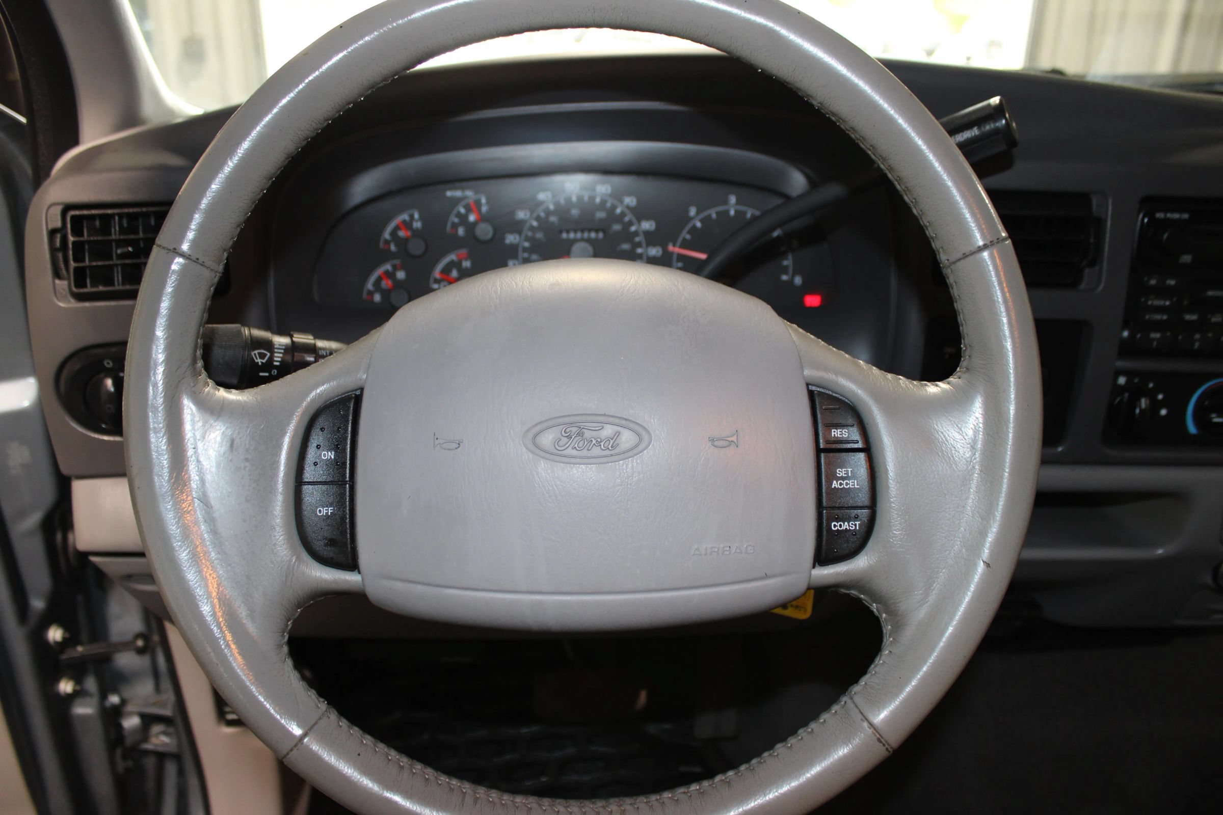 Used 2000 Ford Excursion XLT AWD/4WD image 11