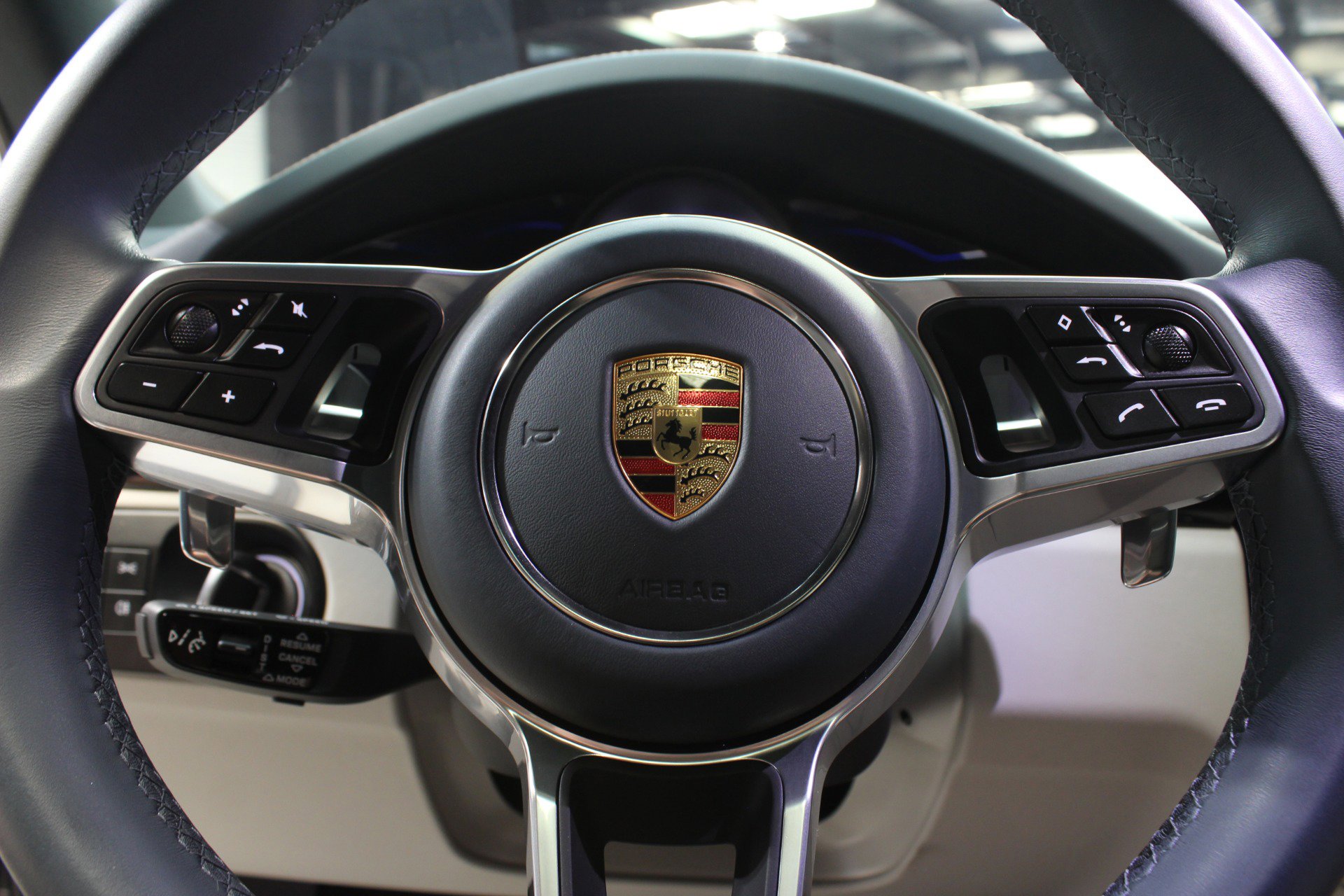 Used 2023 Porsche Cayenne Platinum Edition image 56