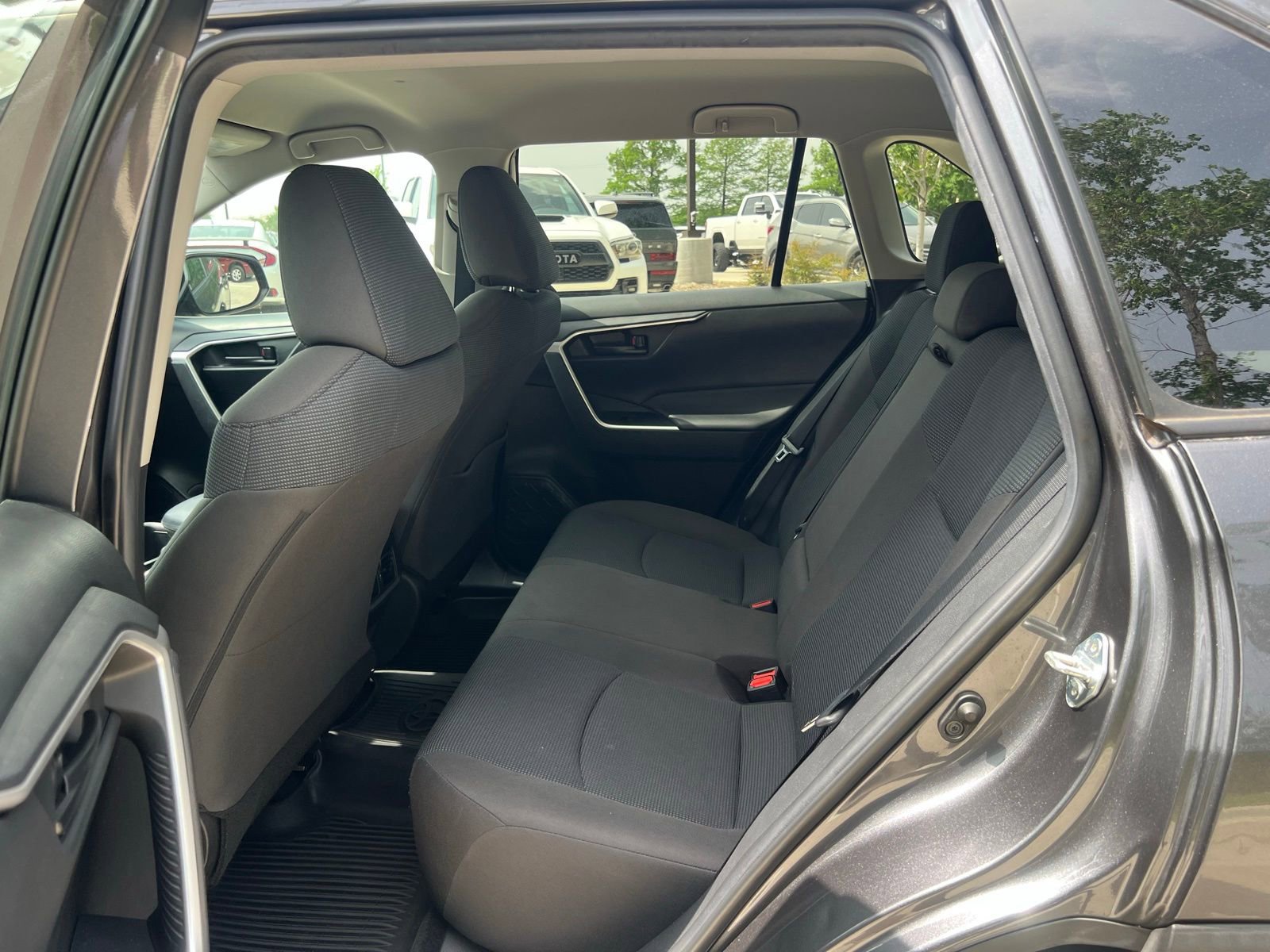 Used 2022 Toyota RAV4 LE FWD image 17