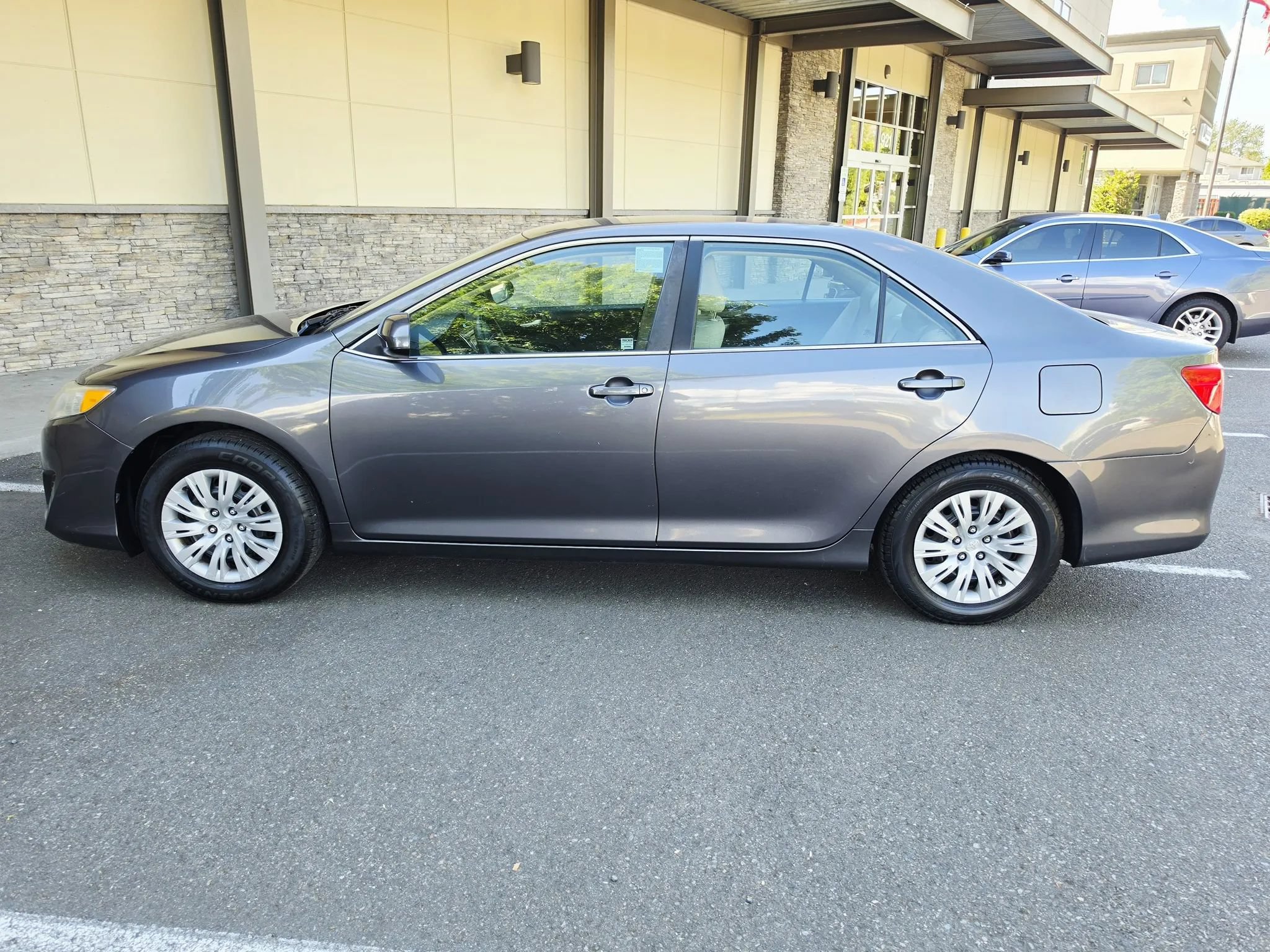 Used 2012 Toyota Camry FWD image 2