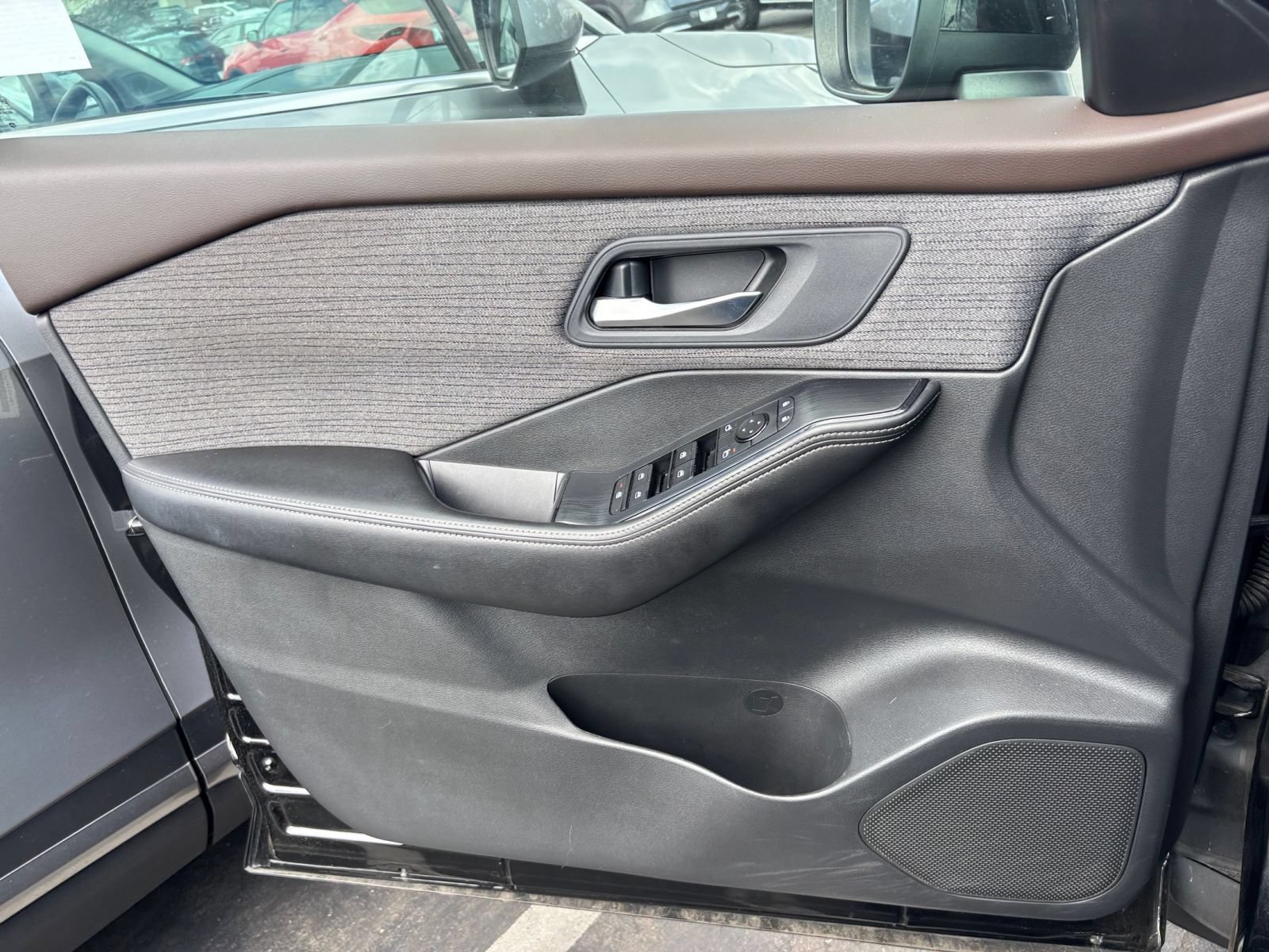 Used 2022 Nissan Rogue SV FWD image 15