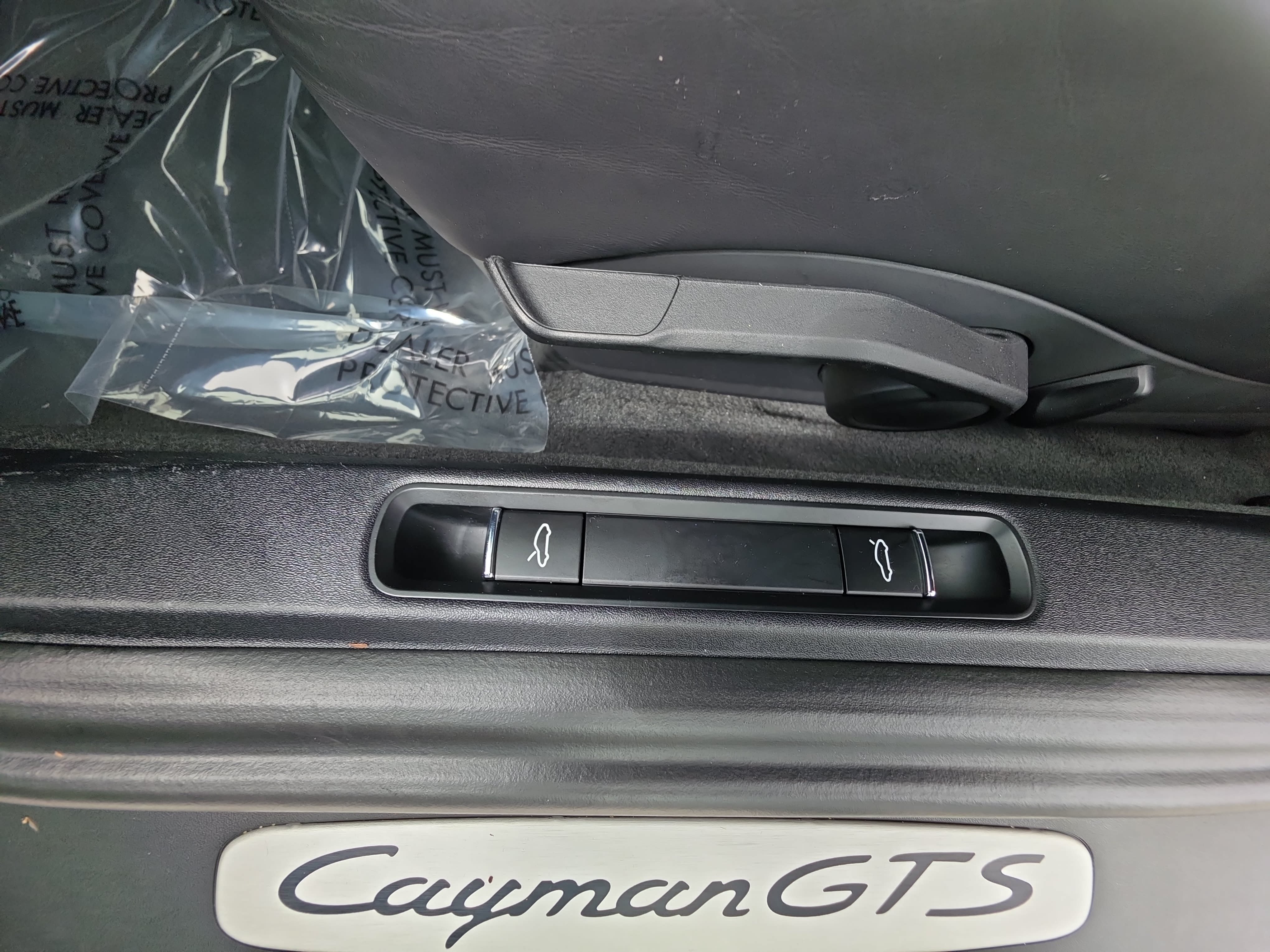 Used 2018 Porsche 718 Cayman S RWD image 12