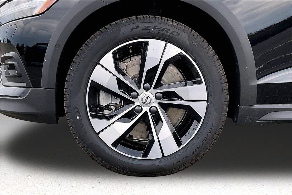 New 2026 Volvo V60 B5 Cross Country Plus w/ Climate Package AWD/4WD image 14