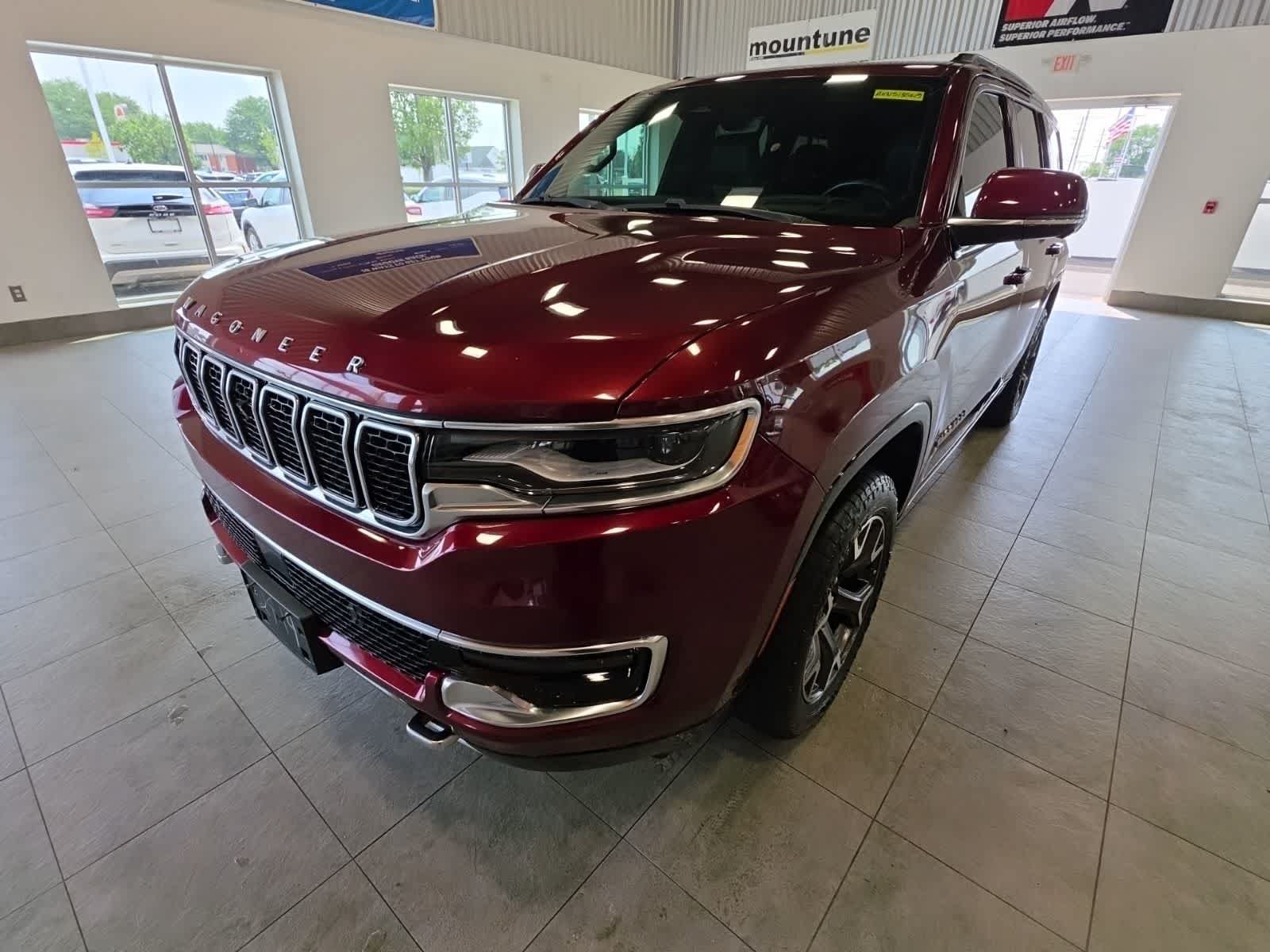 Used 2022 Jeep Wagoneer Series III w/ Premium Group I AWD/4WD image 2