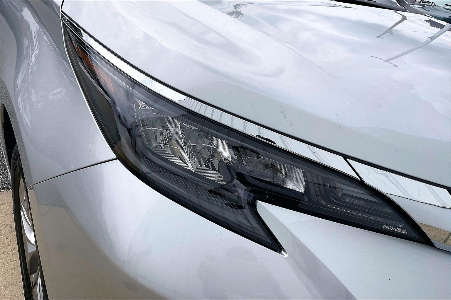 Used 2025 Toyota Sienna XLE FWD image 34