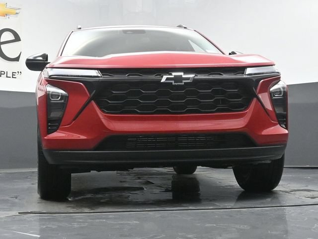 New 2026 Chevrolet Trax LT w/ Midnight Edition FWD image 3