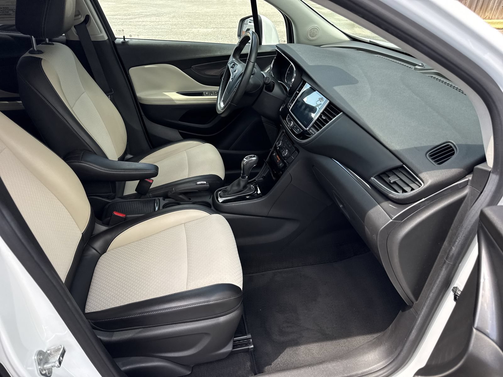 Used 2020 Buick Encore Preferred FWD image 27