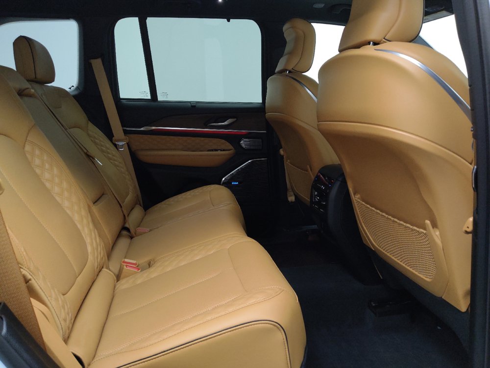 Used 2022 Jeep Grand Cherokee Summit w/ Advanced Protech Group IV AWD/4WD image 19