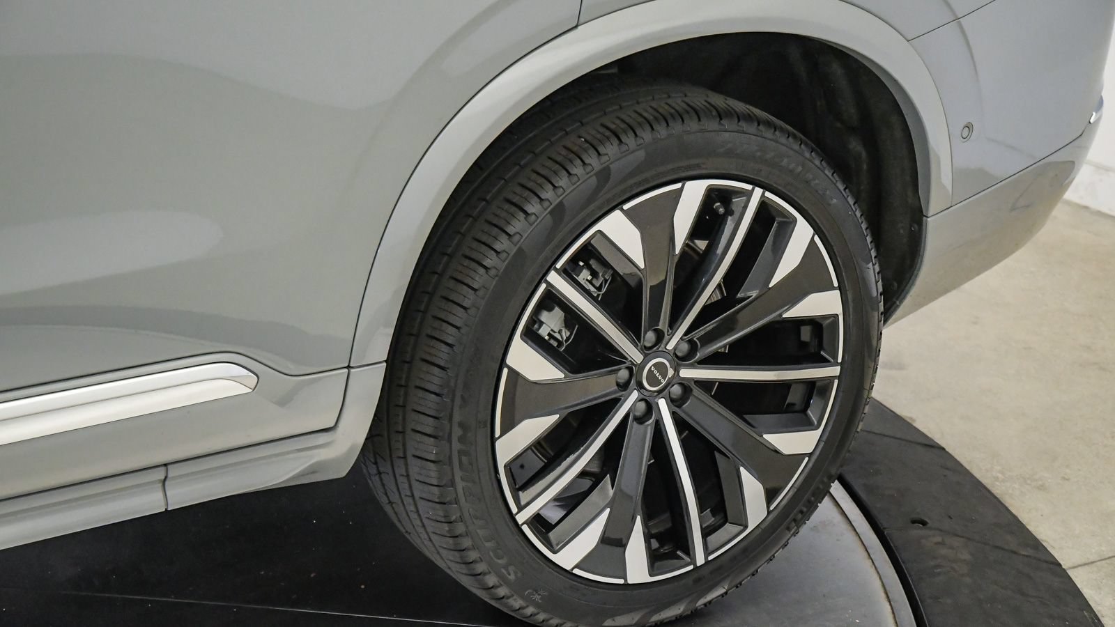 Certified 2026 Volvo XC90 B6 Plus AWD/4WD image 11