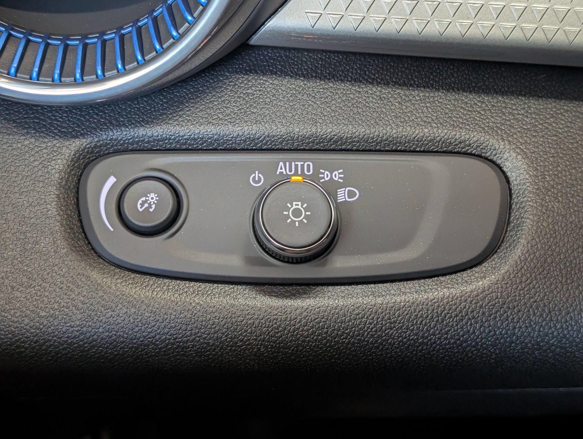New 2026 Chevrolet Trax LT FWD image 24