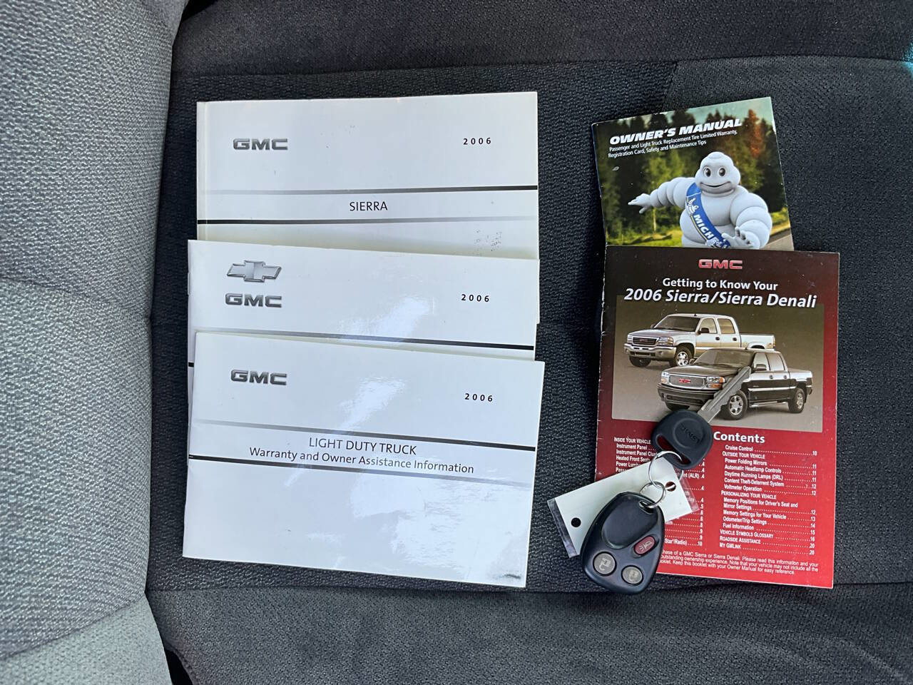 Used 2006 GMC Sierra 2500 SLE w/ Heavy-Duty Power Package image 53