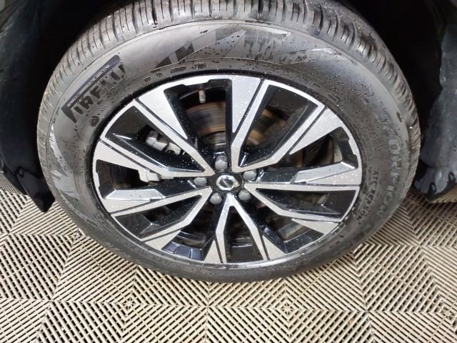 Used 2023 Volvo XC60 B5 Plus image 9