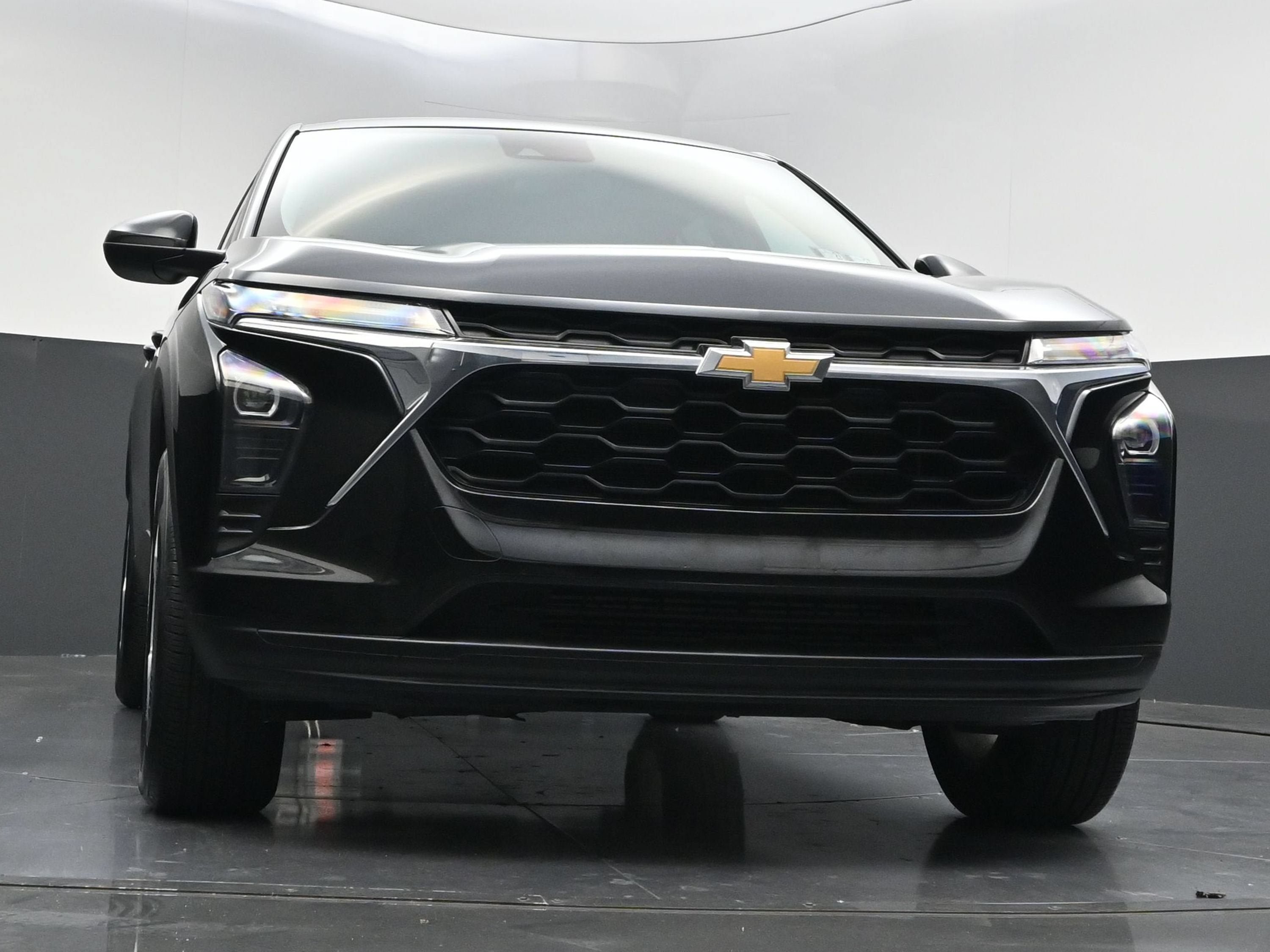 Certified 2025 Chevrolet Trax LS w/ LS Convenience Package FWD image 29
