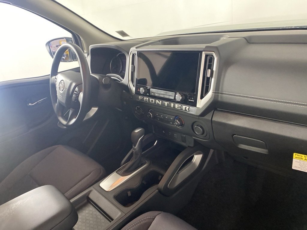 Used 2025 Nissan Frontier SV image 23