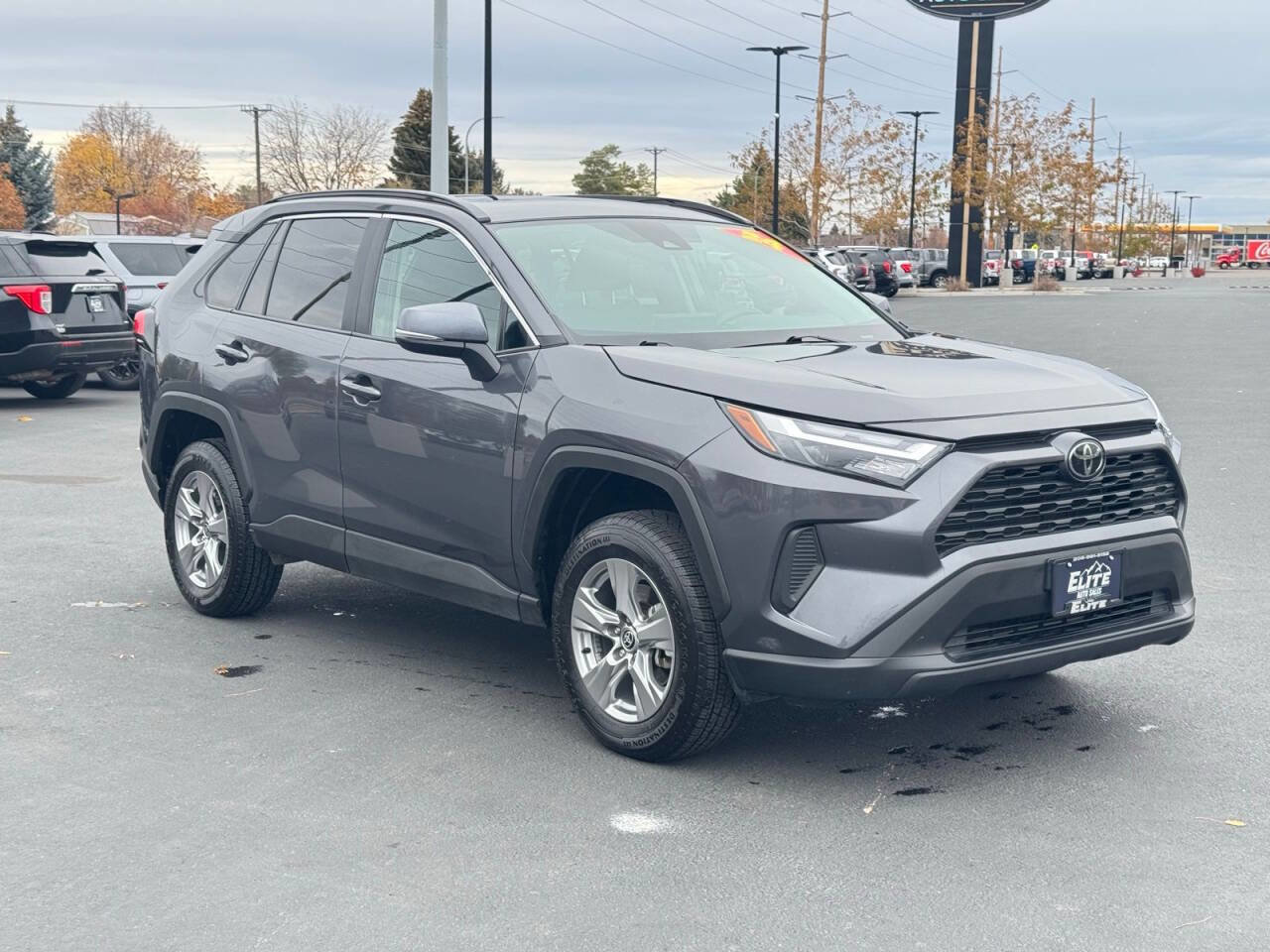 Used 2024 Toyota RAV4 XLE w/ Convenience Package image 3