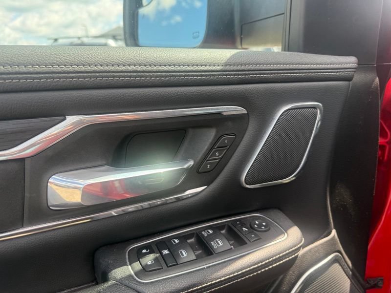 Used 2023 RAM 1500 Laramie AWD/4WD image 5