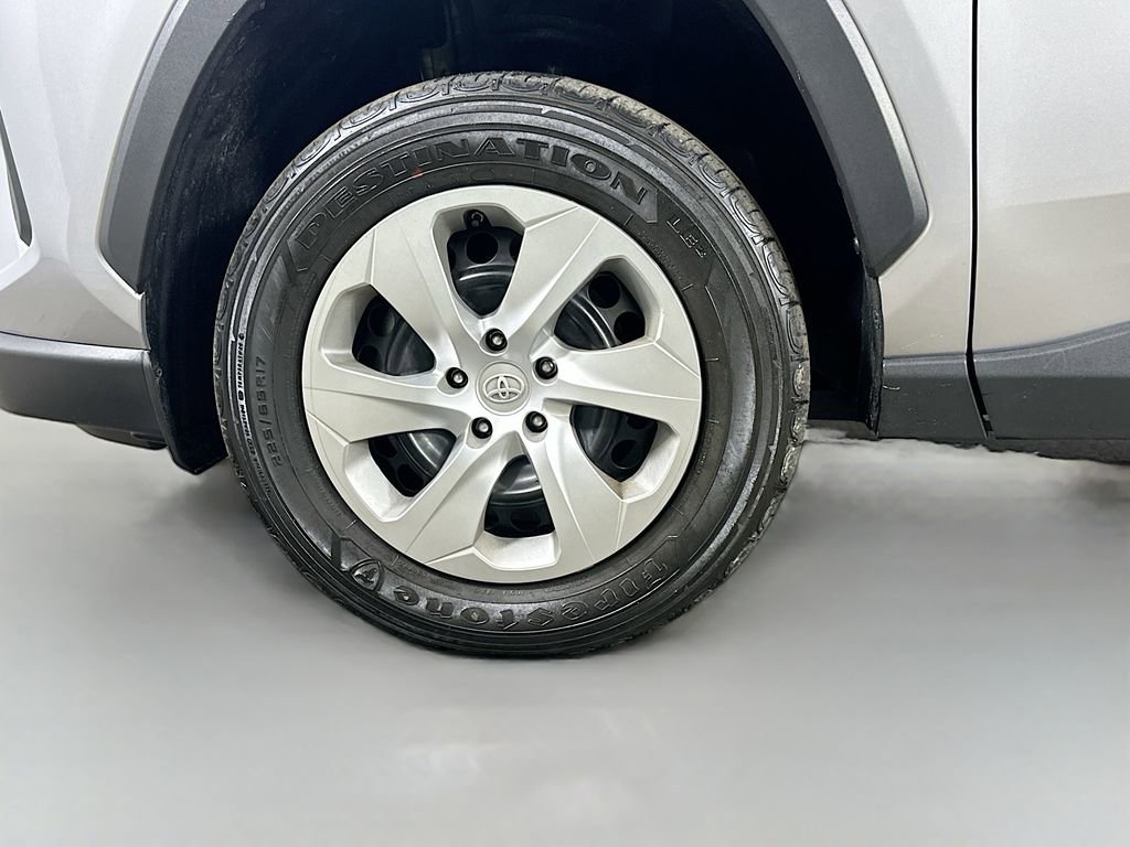 Used 2021 Toyota RAV4 LE image 8