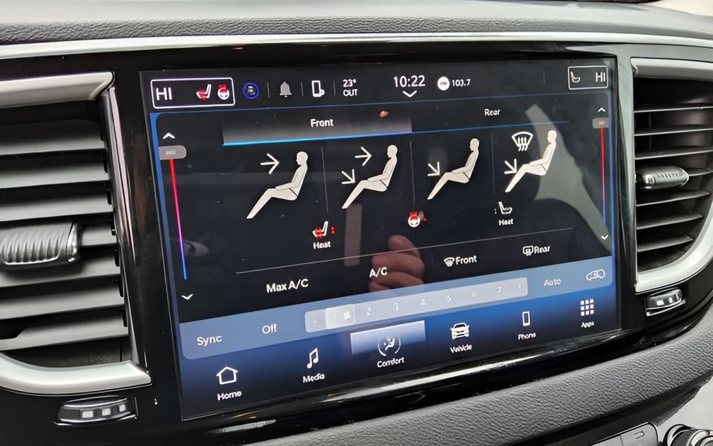 Used 2024 Chrysler Pacifica Touring-L FWD image 31