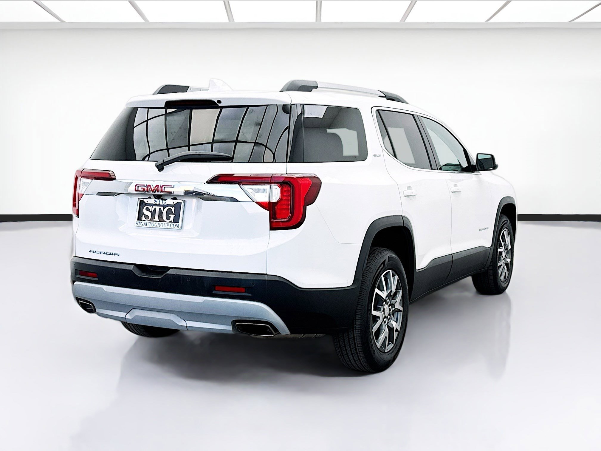 Used 2023 GMC Acadia SLT image 4