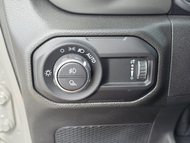 Used 2023 Jeep Gladiator Overland w/ LED Lighting Group AWD/4WD image 28