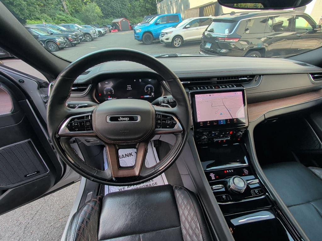 Used 2023 Jeep Grand Cherokee Summit w/ Luxury Tech Group V AWD/4WD image 11