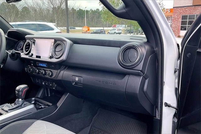 Used 2022 Toyota Tacoma TRD Off-Road image 16