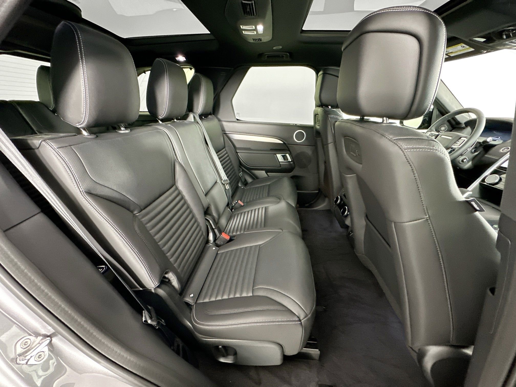 Used 2026 Land Rover Discovery Limited Edition image 25