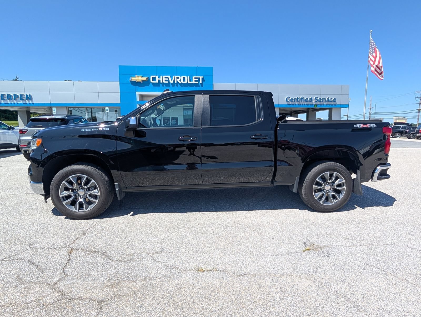 Used 2023 Chevrolet Silverado 1500 LT AWD/4WD image 6
