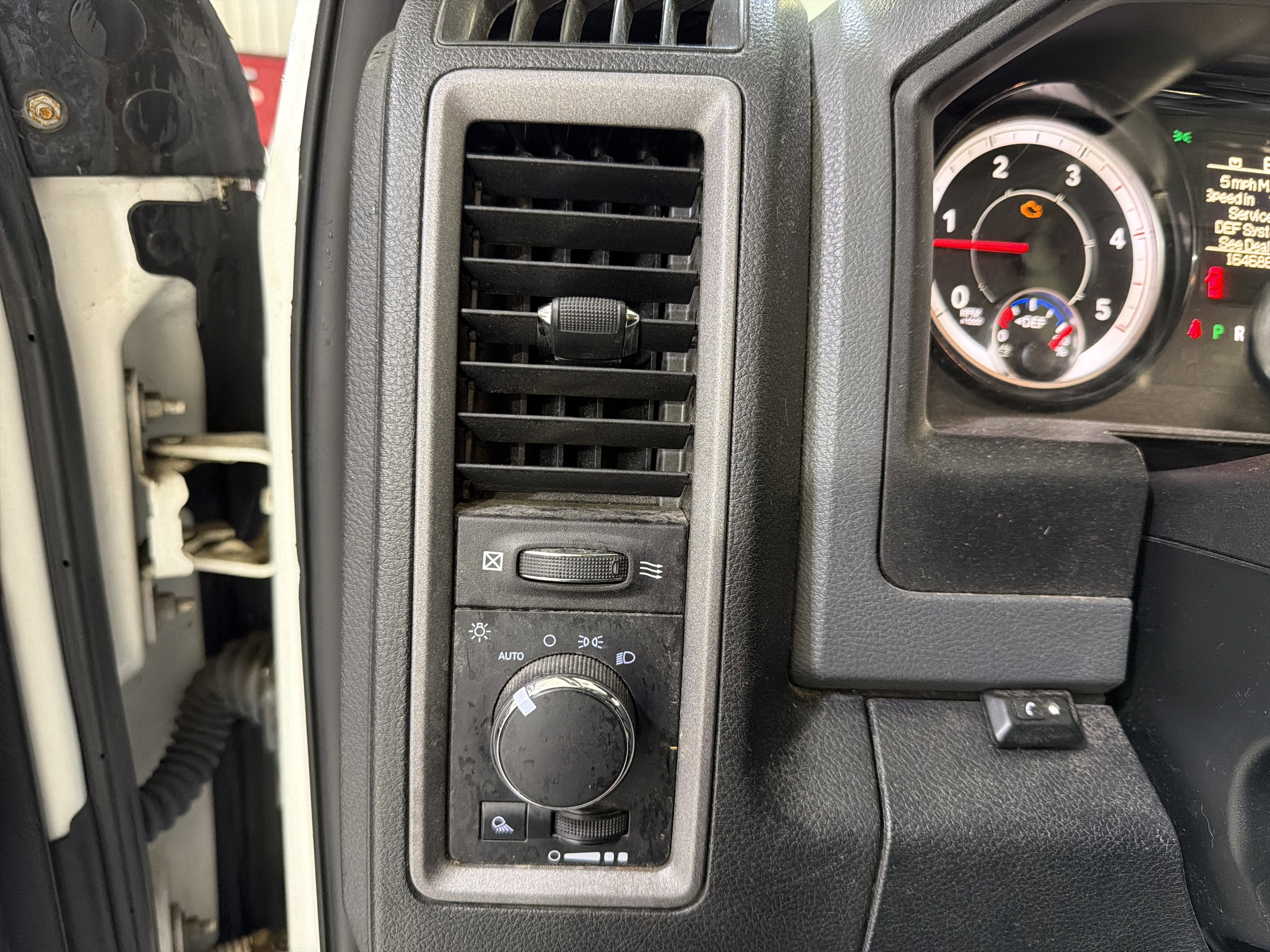 Used 2018 RAM 2500 Tradesman w/ Chrome Appearance Group AWD/4WD image 20