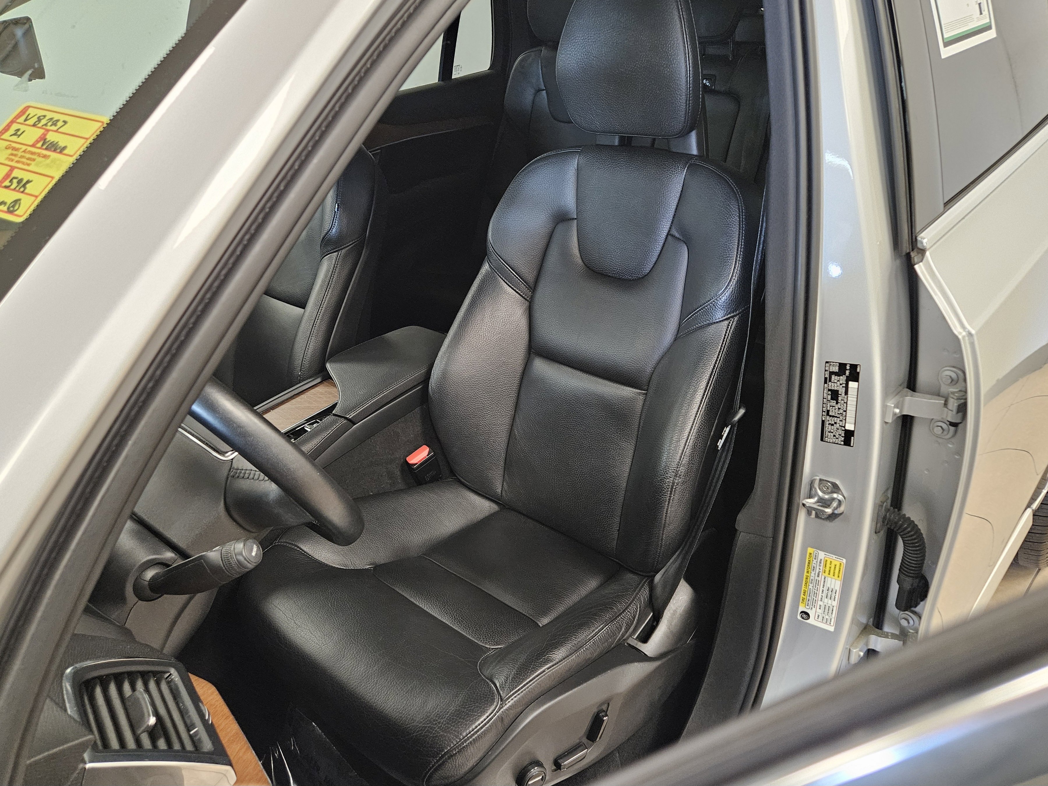 Used 2021 Volvo XC90 T6 Momentum w/ Protection Package Premier image 37