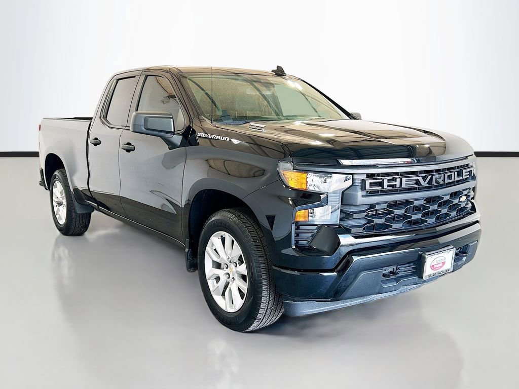 Used 2025 Chevrolet Silverado 1500 Custom RWD image 3