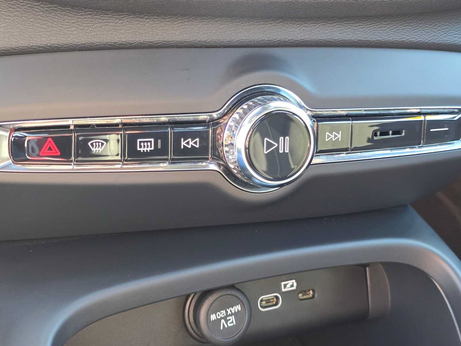 Certified 2023 Volvo XC40 Recharge Ultimate AWD/4WD image 29